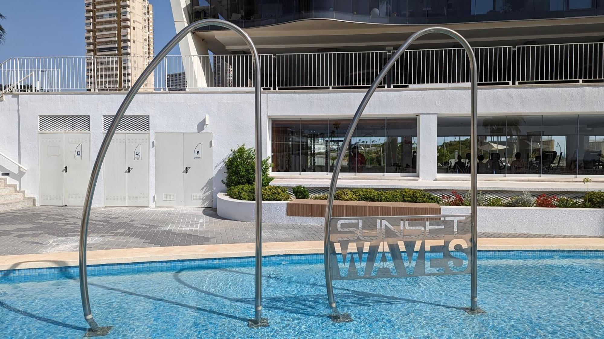 Sunset Waves Sea & Sky Apartment